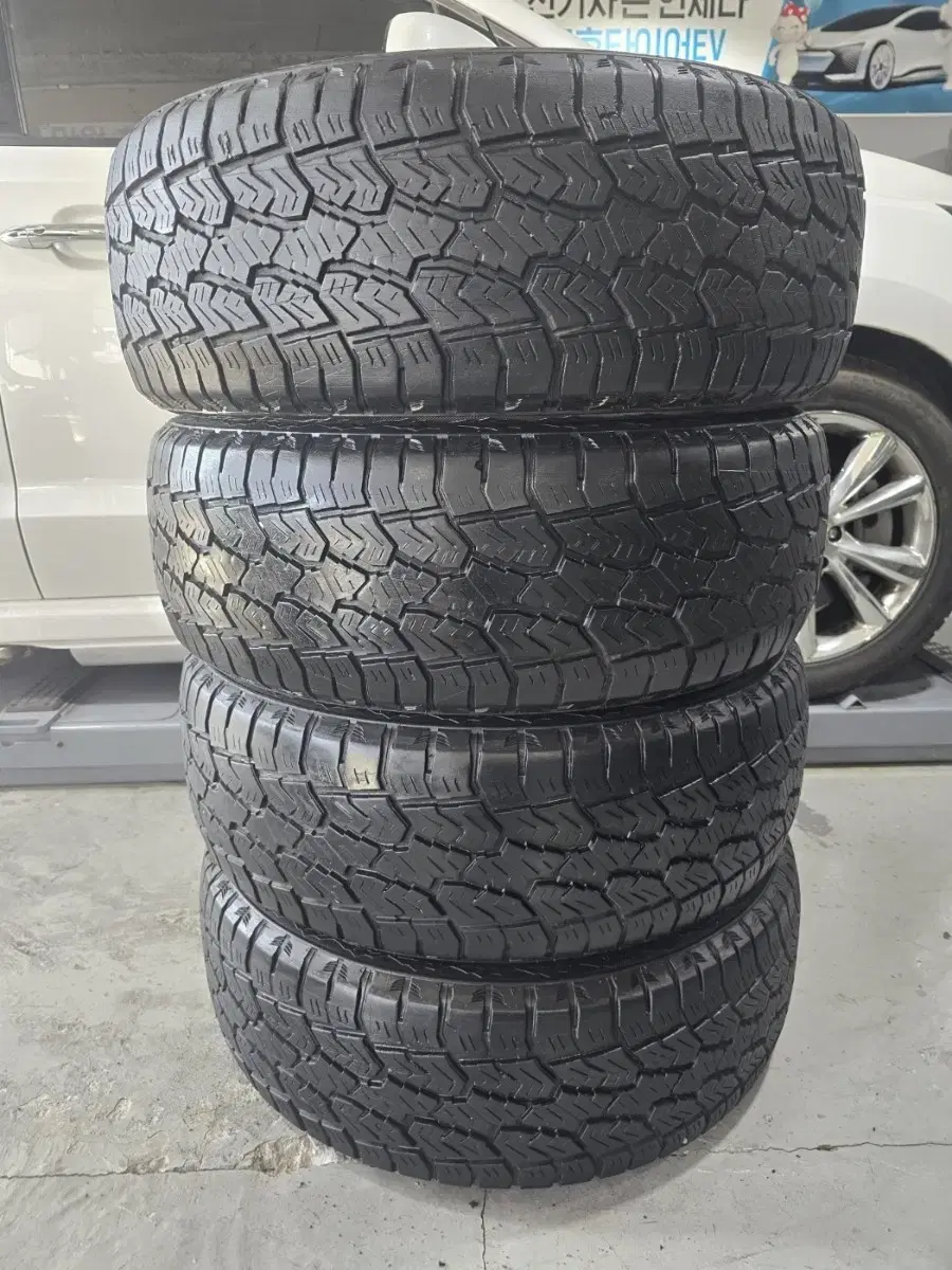 사일룬타이어 TERRAMAX A/T 275.60.20