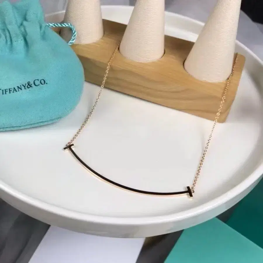 Tiffany & Co. 무중석 큰 미소 목걸이