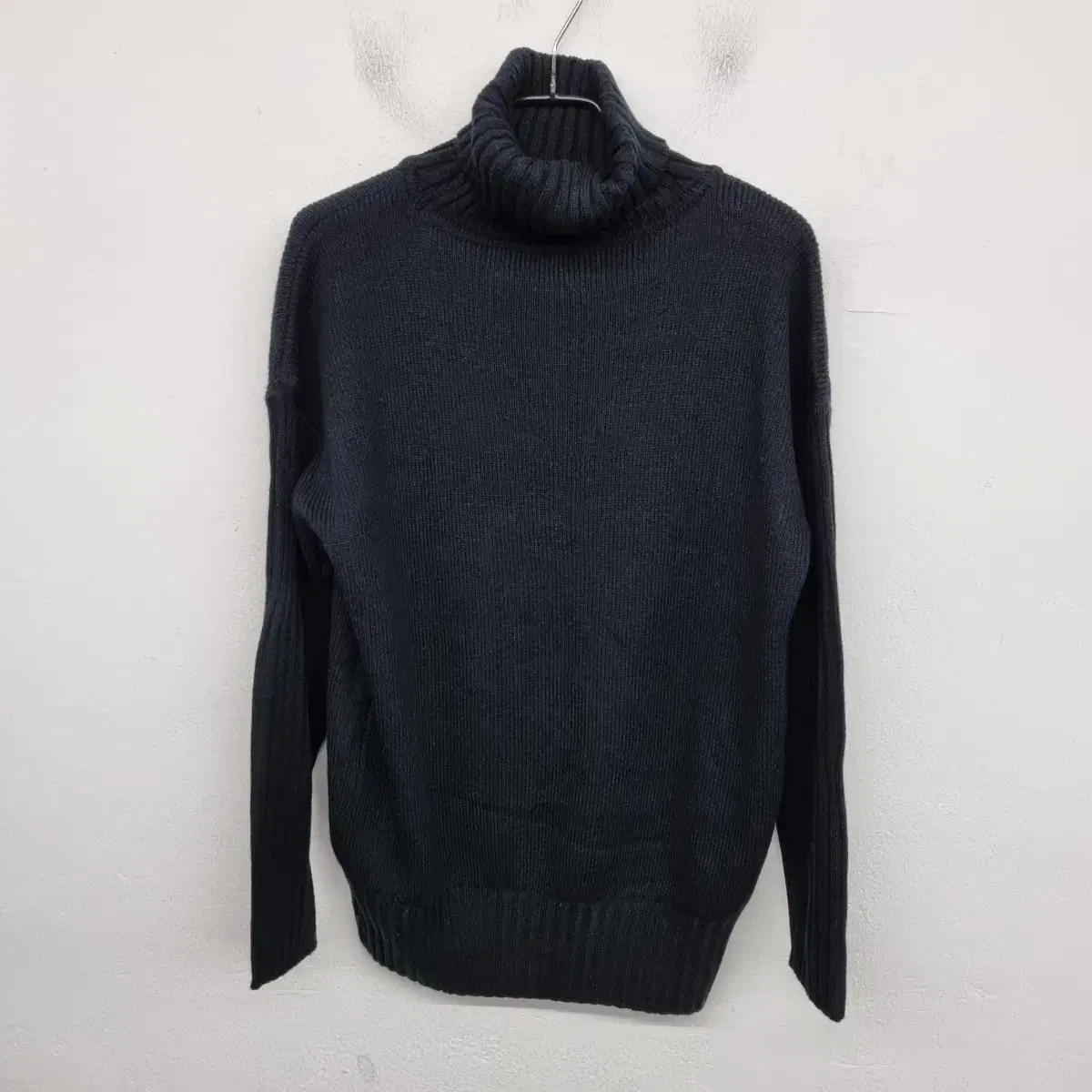 [Women's 66 size] Turtleneck knit