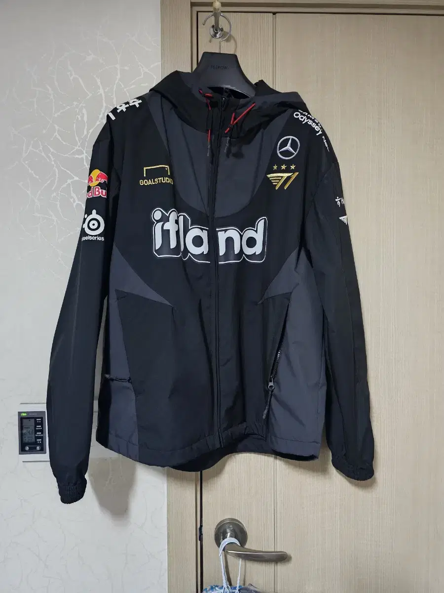 2023 Wolves T1 Jacket (Black) Size L sells