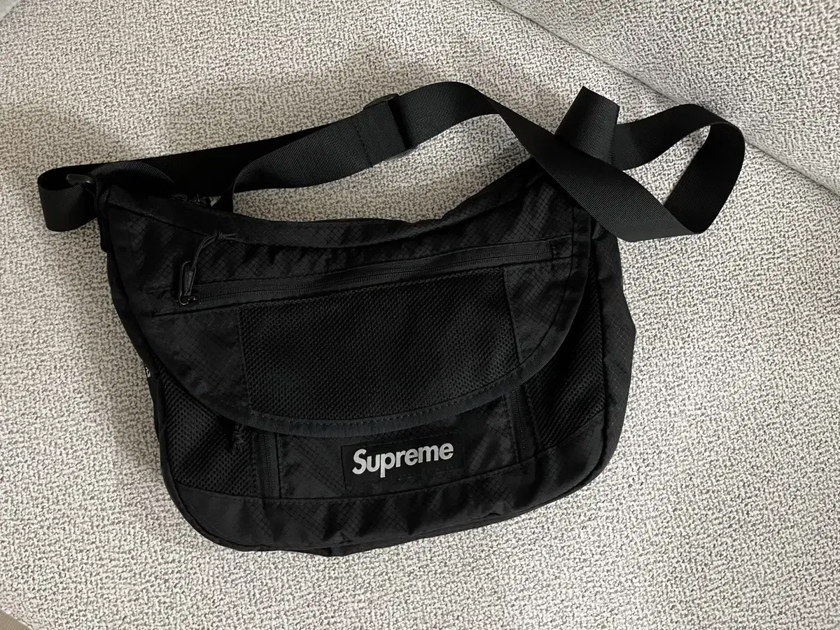 슈프림 메신저 백 Supreme messenger bag black