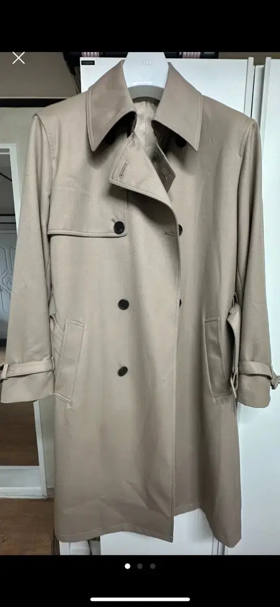 Coarse wool trench coat