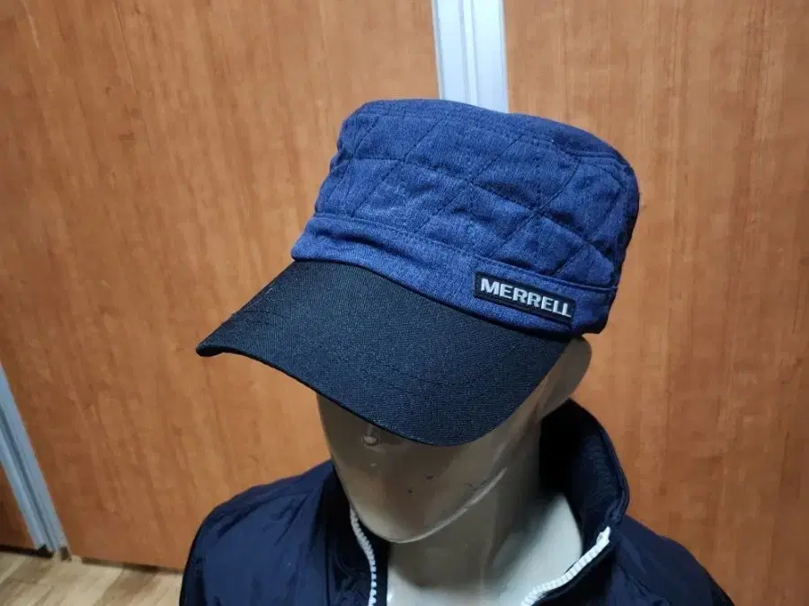 MERRELL머렐방한모자FREE입니다