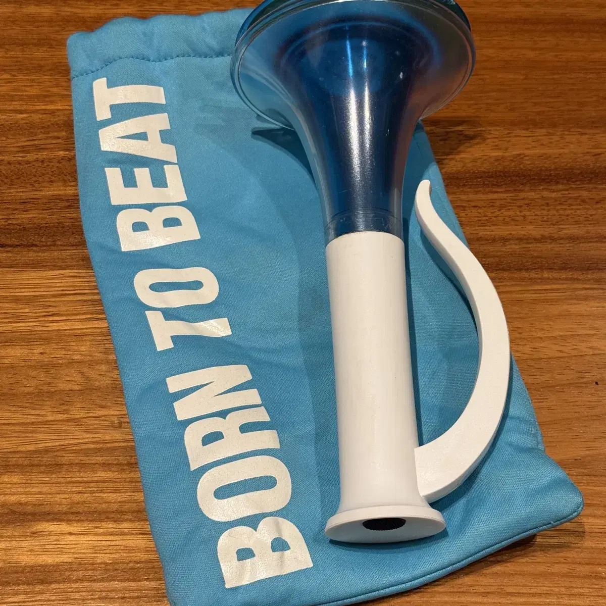 I'm selling BTOB's album, Bugle Bong (version 1.1)