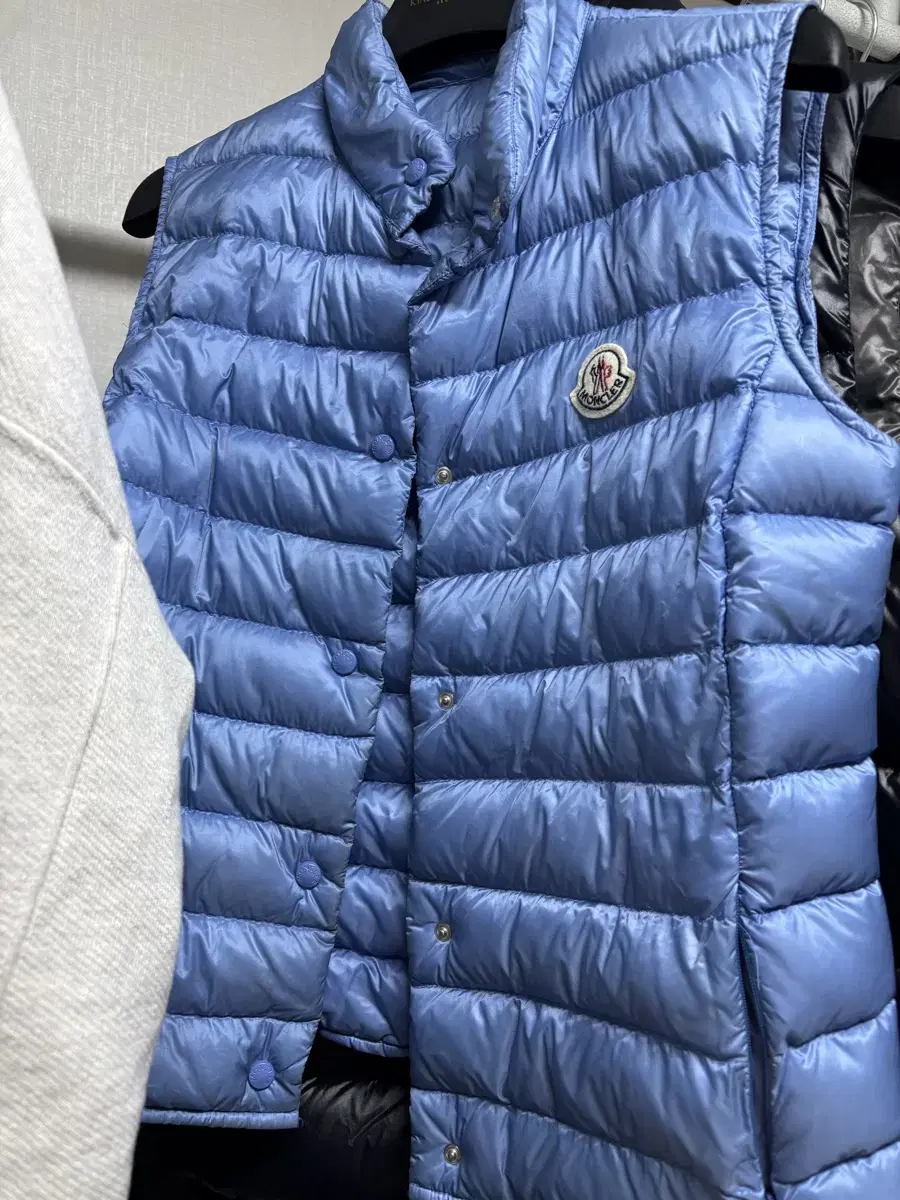 [1] Moncler Women's Lightweight Jo lien size 1