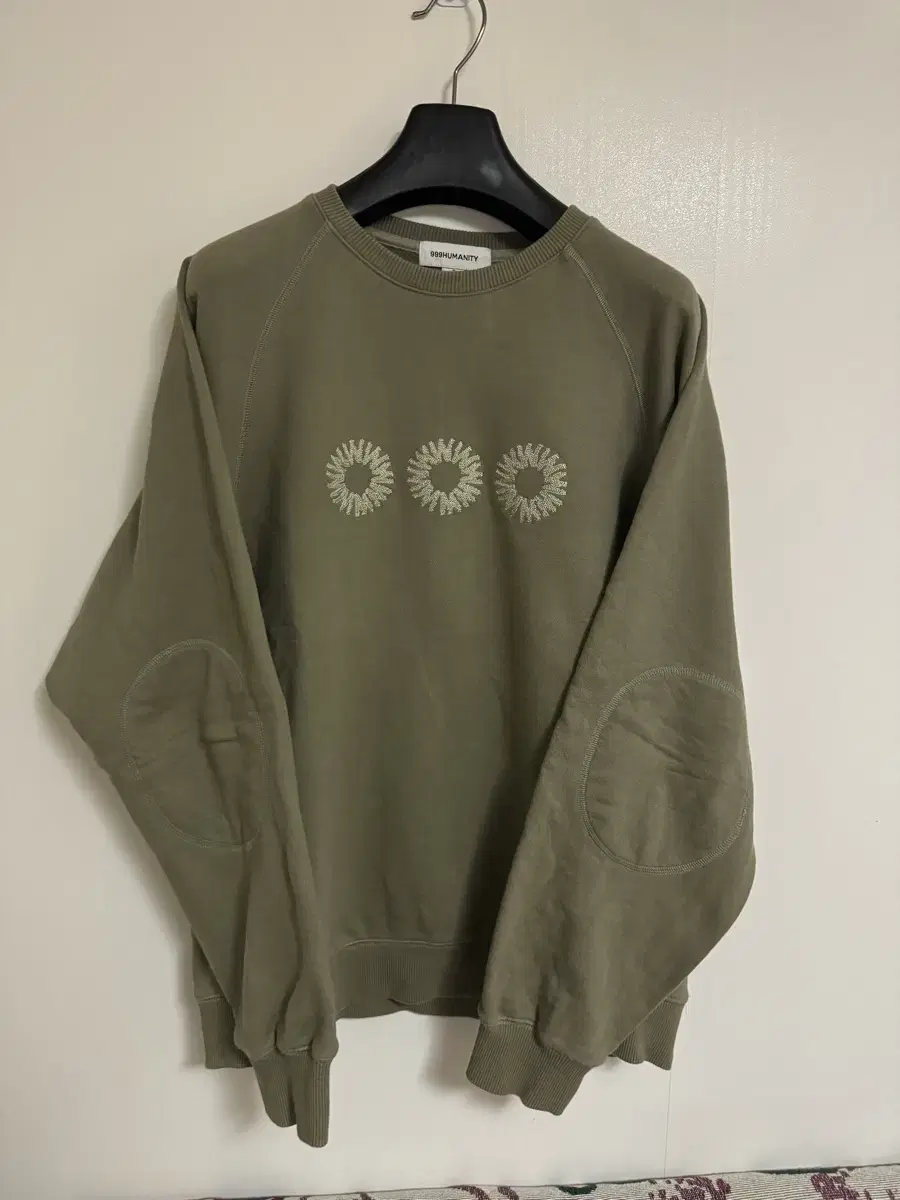 999Humanity Man to Man Olive Crew Neck Sweatshirt Olive