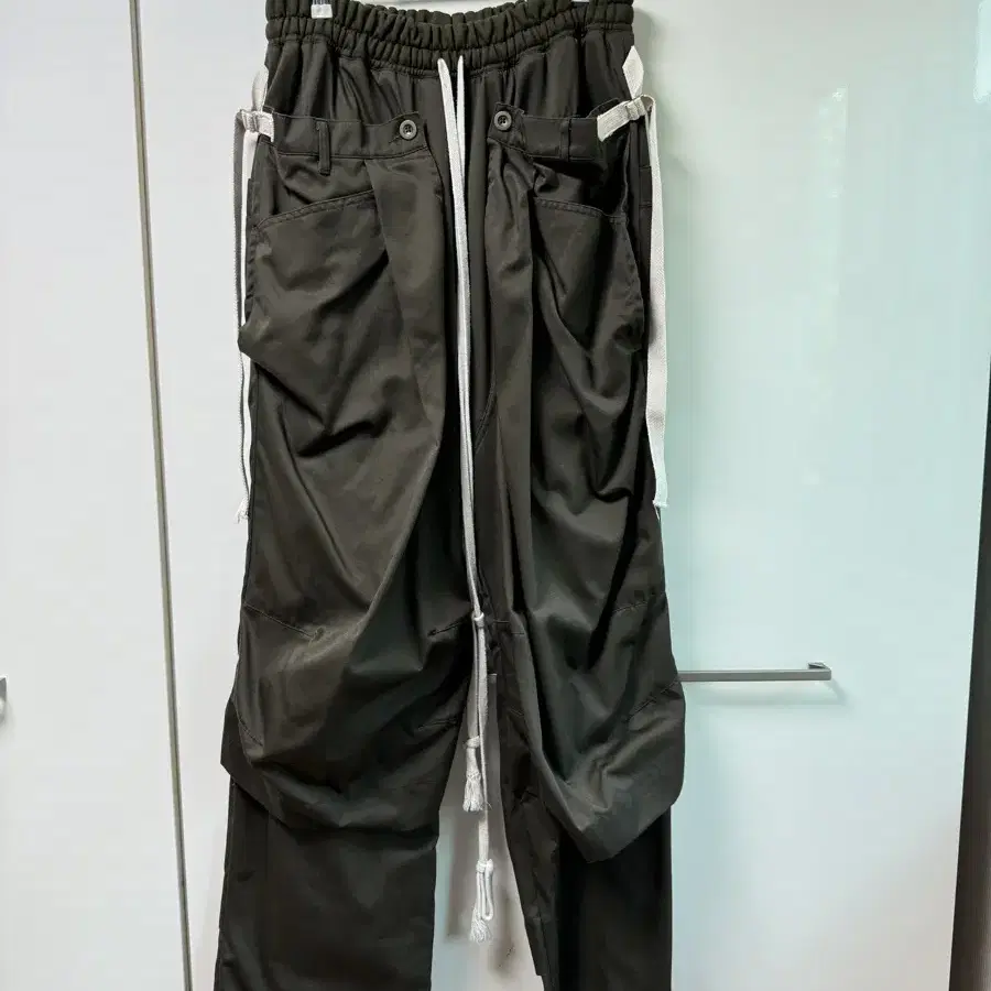 뉴치프시크 combine layerd pants khaki