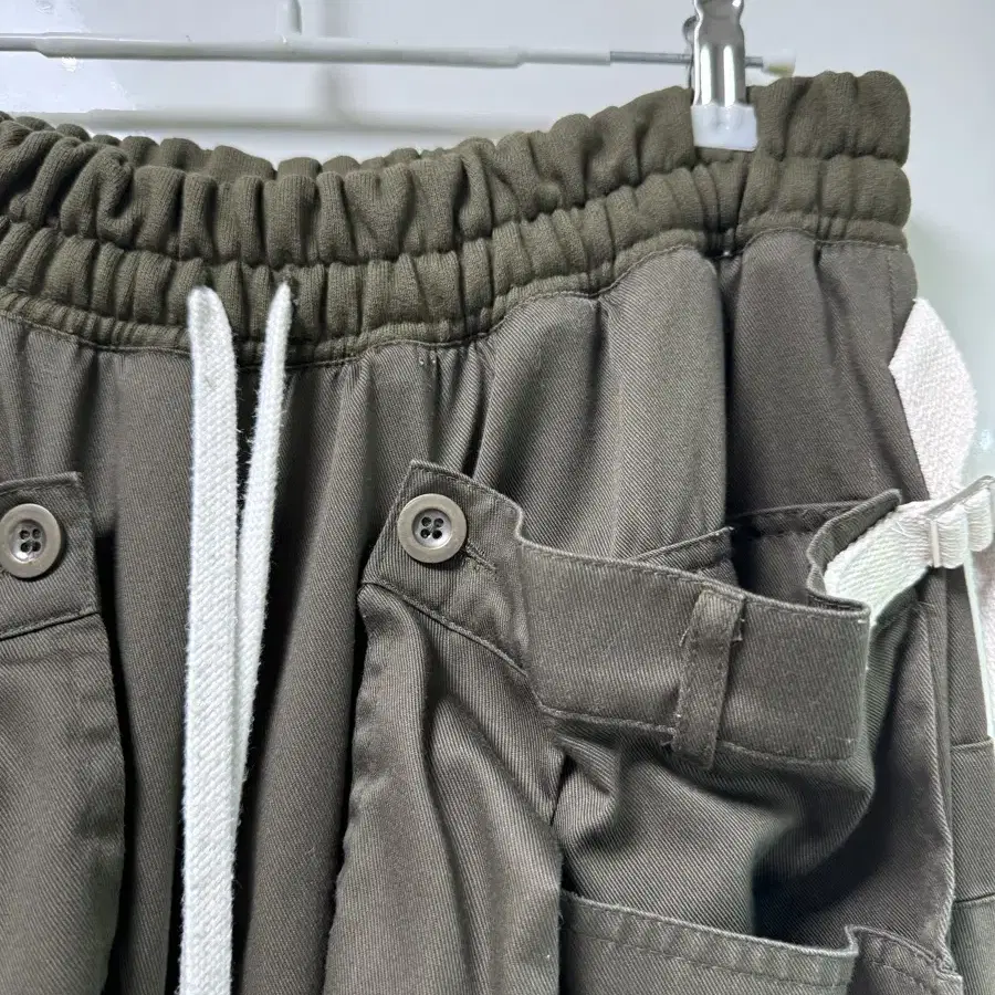 뉴치프시크 combine layerd pants khaki