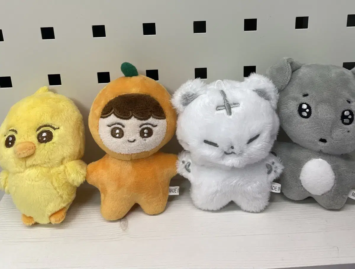 Seventeen doll sell Pourabong Ho Chi Seungkak and Dog