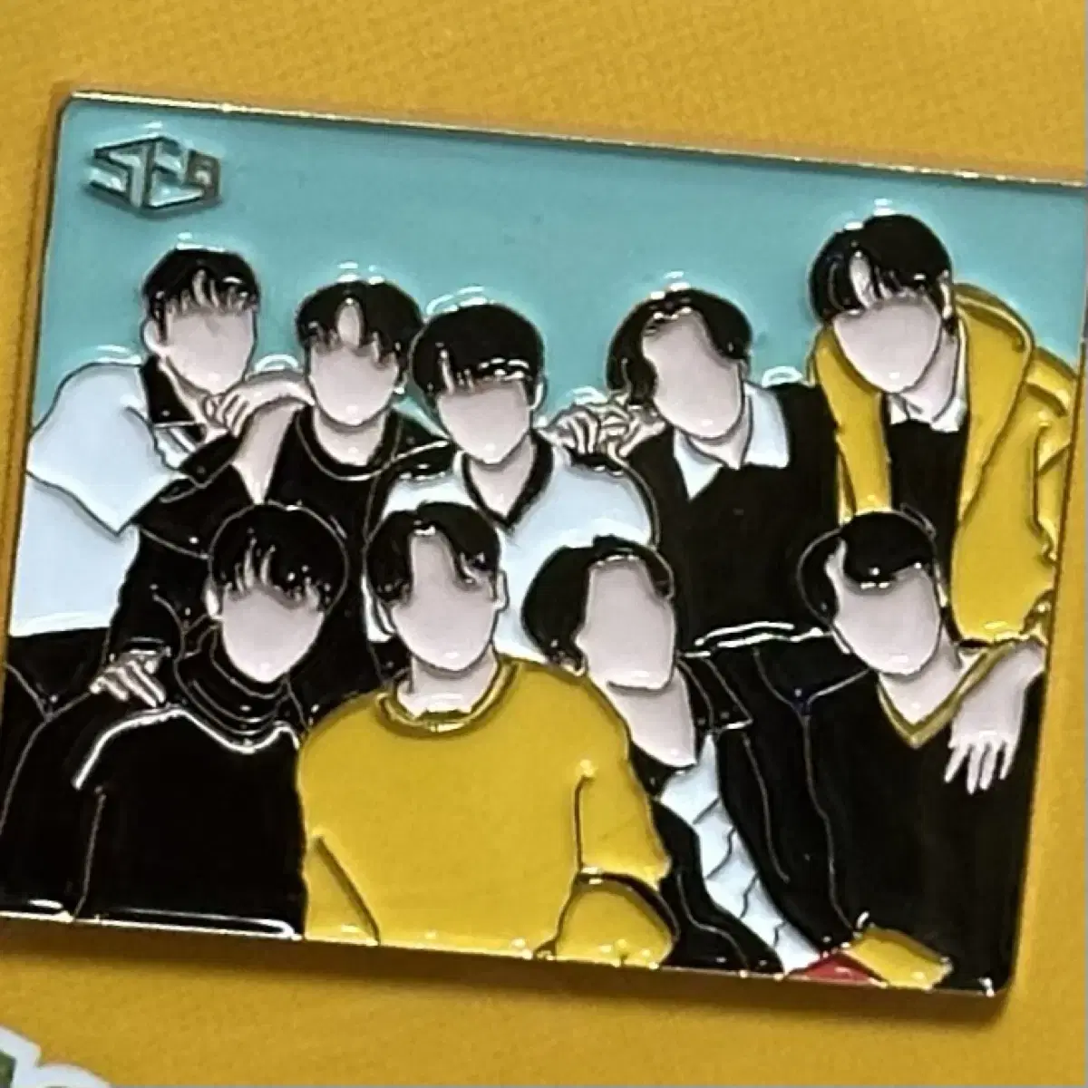 SF9 sf9 Fantasy Fifth Season Badge (unsealed)