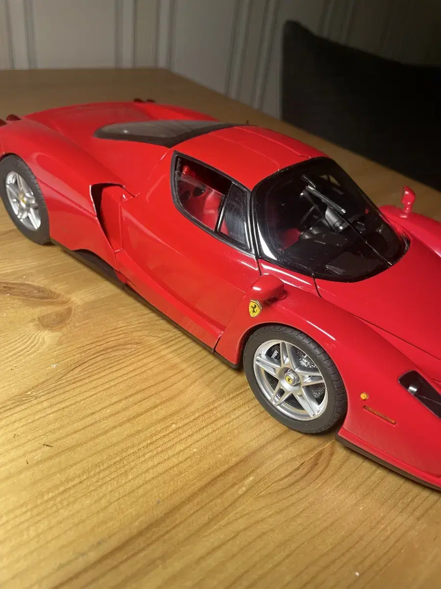 (Price Reduction)1/18 BBR Enzo Ferrari Rosso Corsa