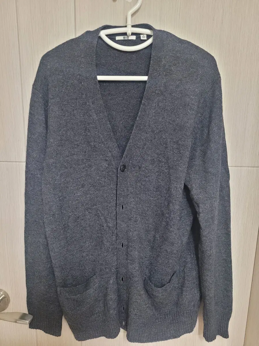 Uniqlo Cardigan 105 size gray