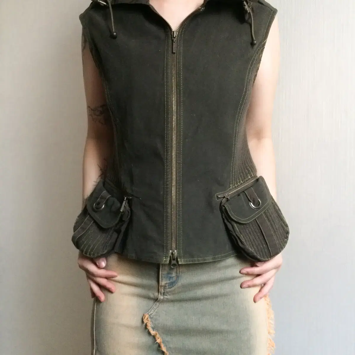 Pocket golgi layered vest