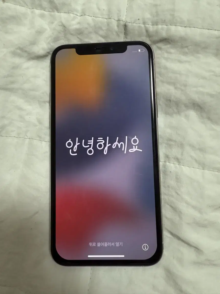 아이폰11pro 256기가 화이트 팝니다.