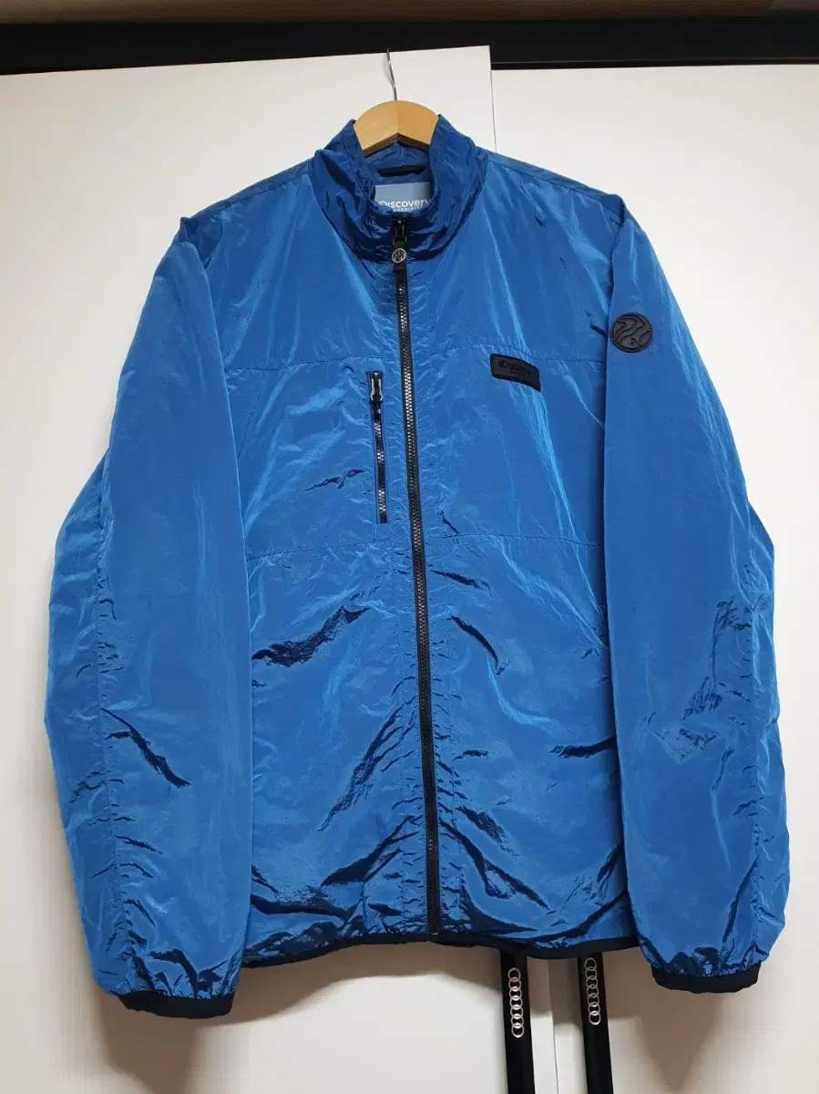 Discovery Nylon Windbreaker Jacket, size 110