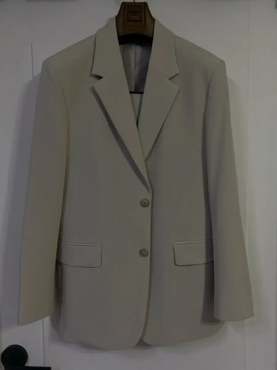 Light gray suit 100/32