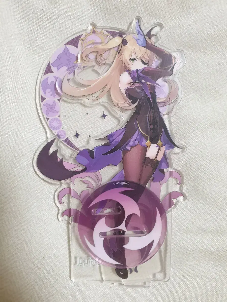 Fischl acrylic stand sells