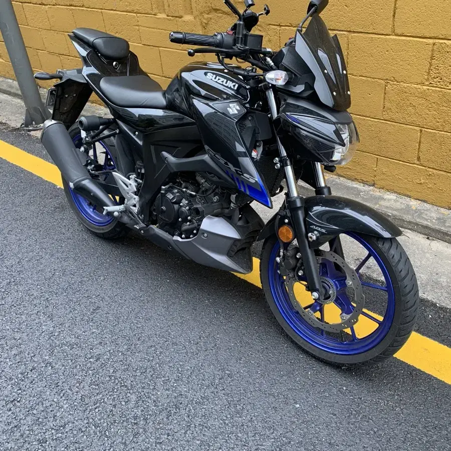 스즈키 GSX S125 4,400km 신차급 오토바이 판매