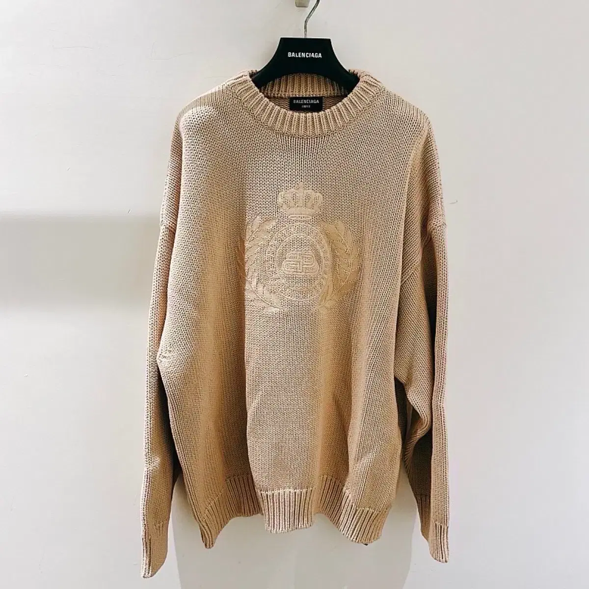 (Genuine/New) Balenciaga Unisex Beige Laurel BB Embroidered Logo Knit