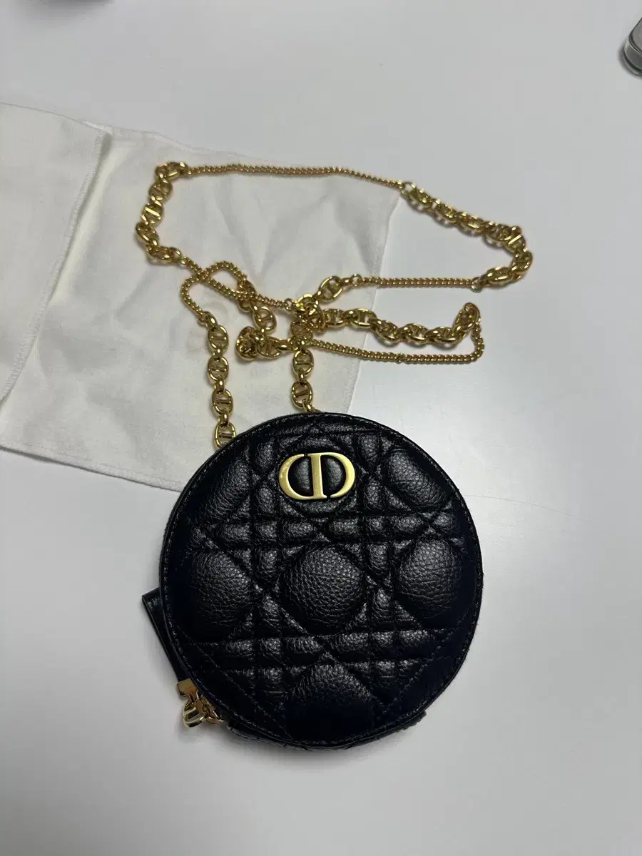 디올 카로 체인 라운드 파우치 블랙 DIOR CARO ROUND POU