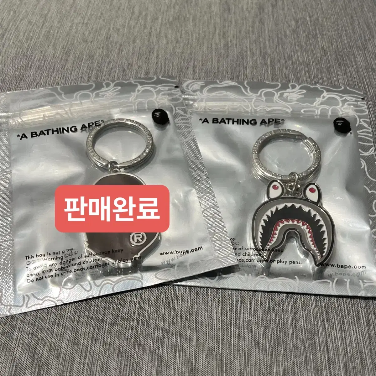 (새상품) BAPE 베이프 샤크/에이프 헤드 키체인 2종류