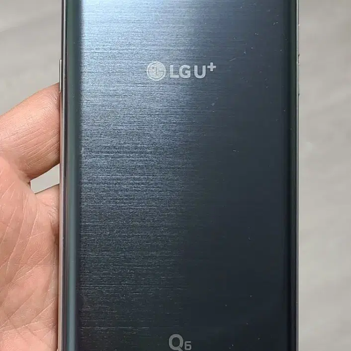 LG Q6(X600) 블루 32GB A급 싸게 팝니다.