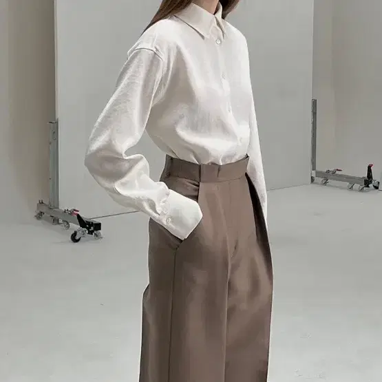 소치이 Relaxed fluid shirt 아이보리