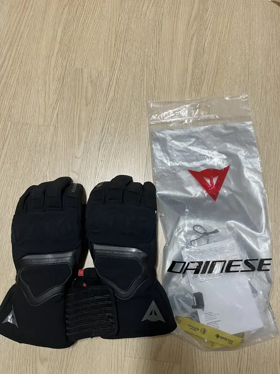 다이네즈 고어텍스 장갑 NEMBO GORE-TEX GLOVES