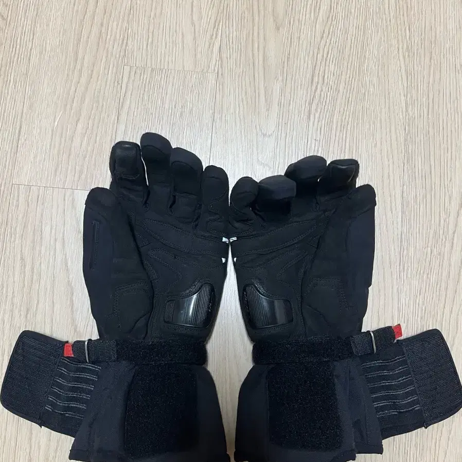 다이네즈 고어텍스 장갑 NEMBO GORE-TEX GLOVES