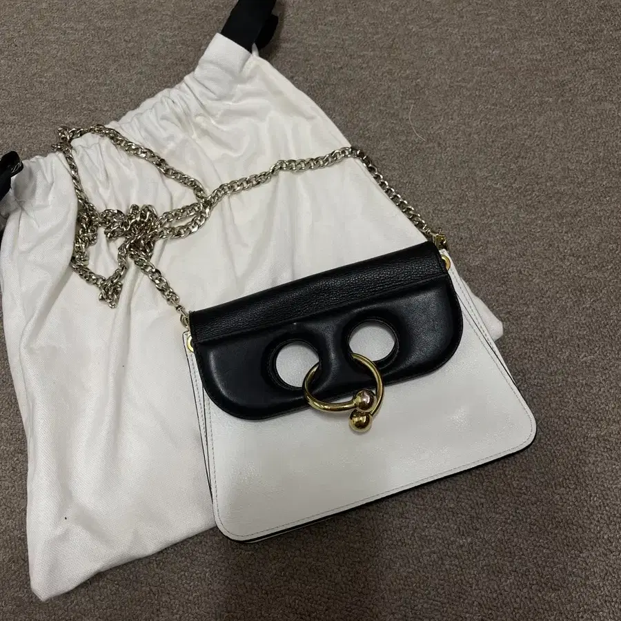 JW Anderson 미니 피어스백