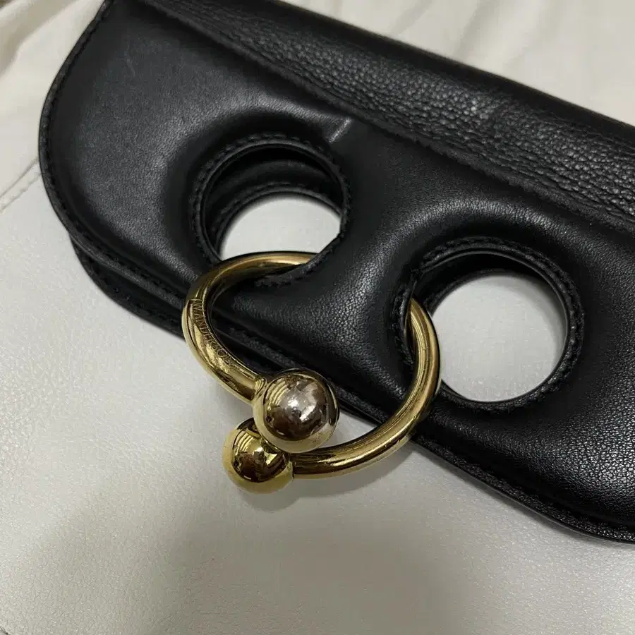 JW Anderson 미니 피어스백