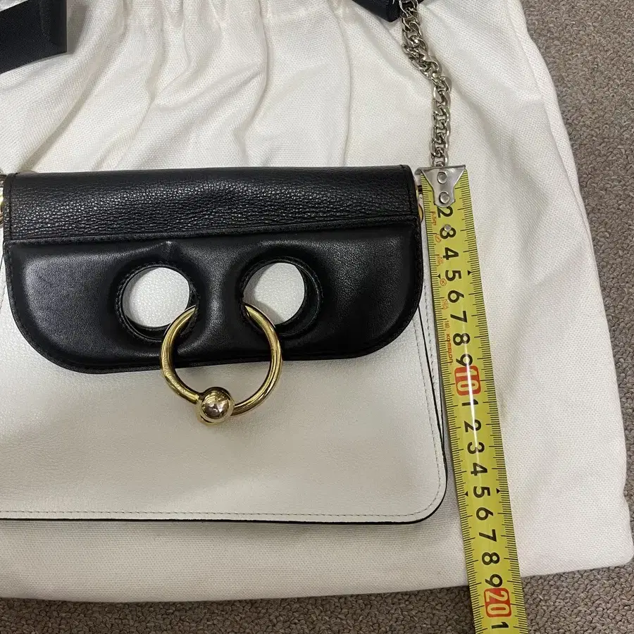 JW Anderson 미니 피어스백