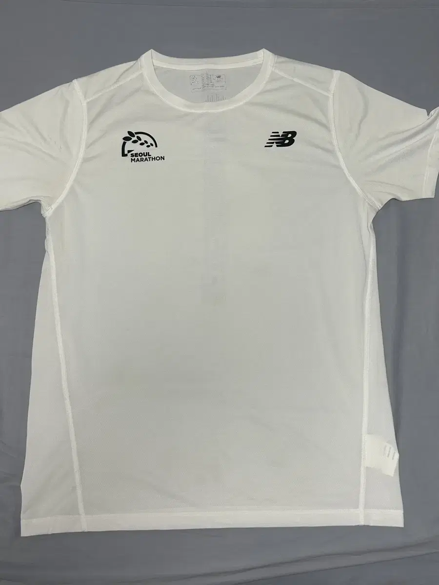 2021 Seoul Marathon Finisher's Tee Size L (New Balance Vahn)