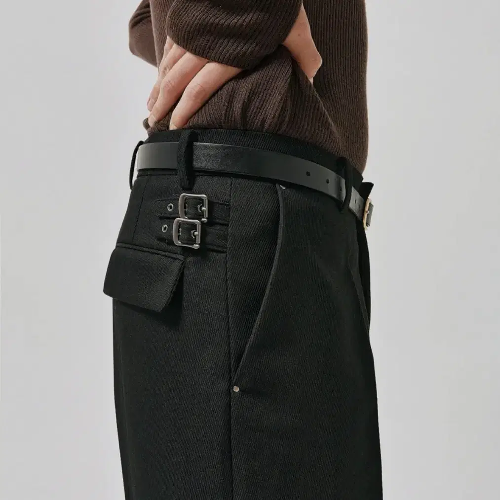 라벨아카이브 Vernon buckled twill pants 4