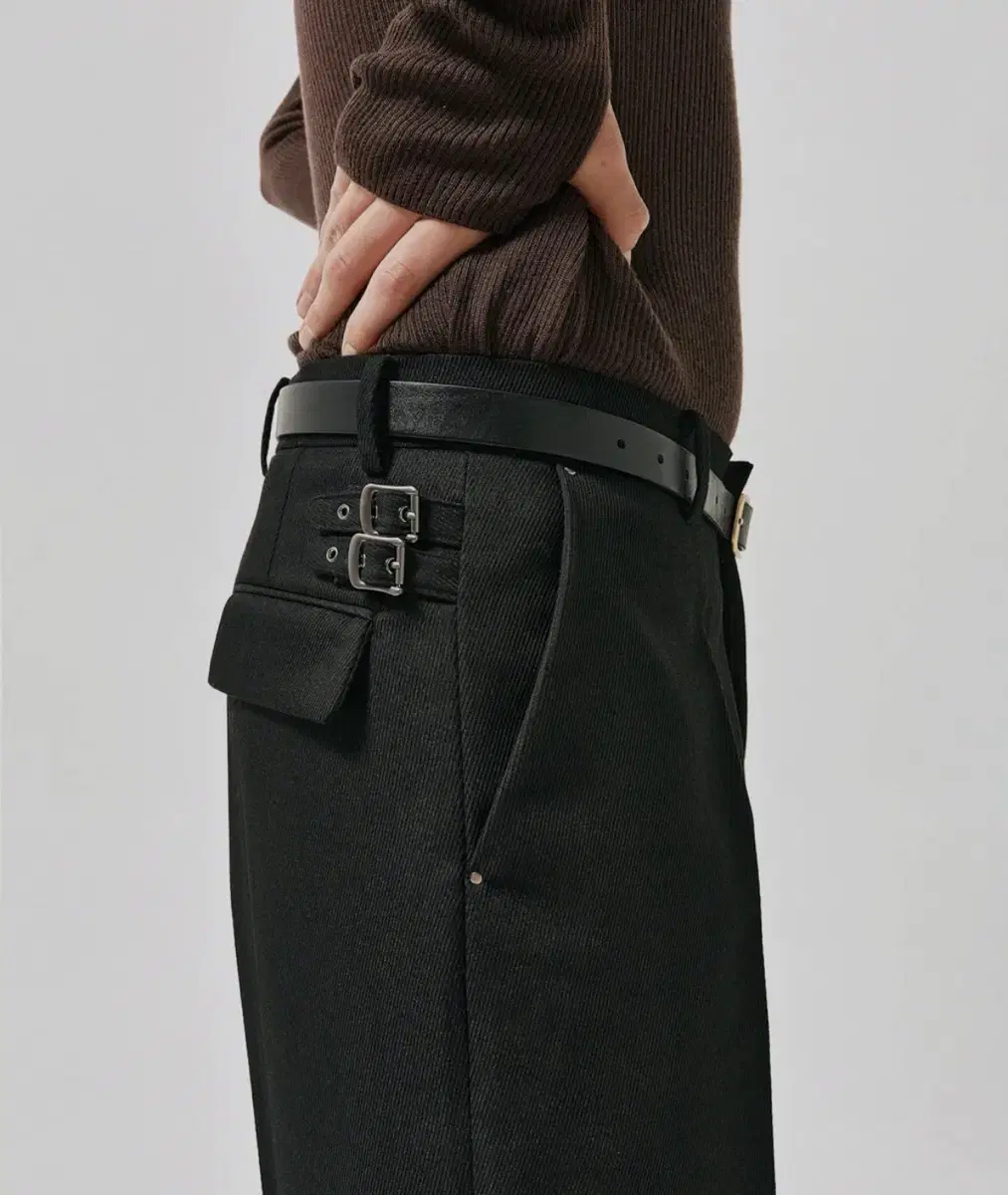 LabelsArchives Vernon buckled twill pants 4