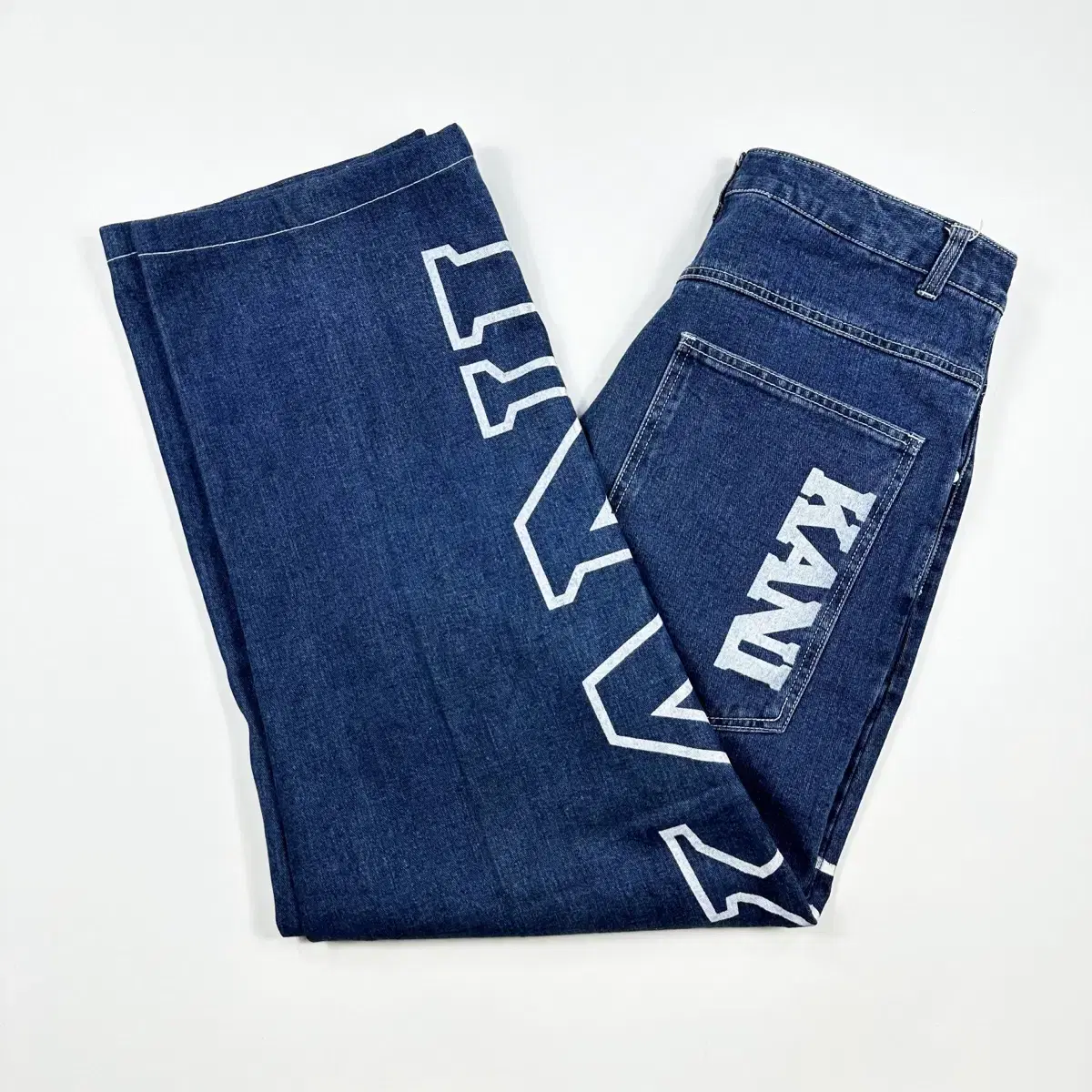 (32) VTG Vintage Spelled Out Curved Wide Denim Pants