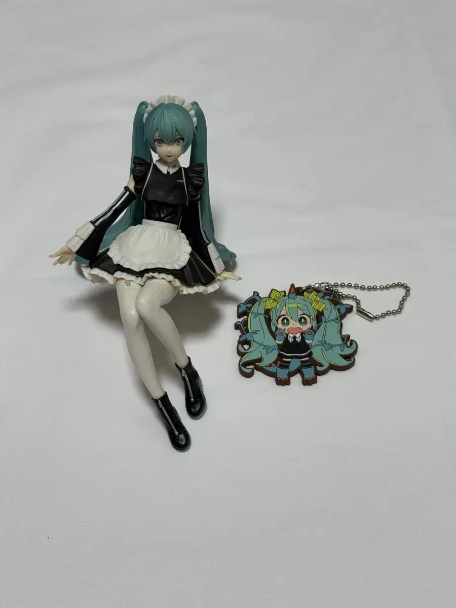 Hatsune Miku Maid Figures keyring bulk Sells