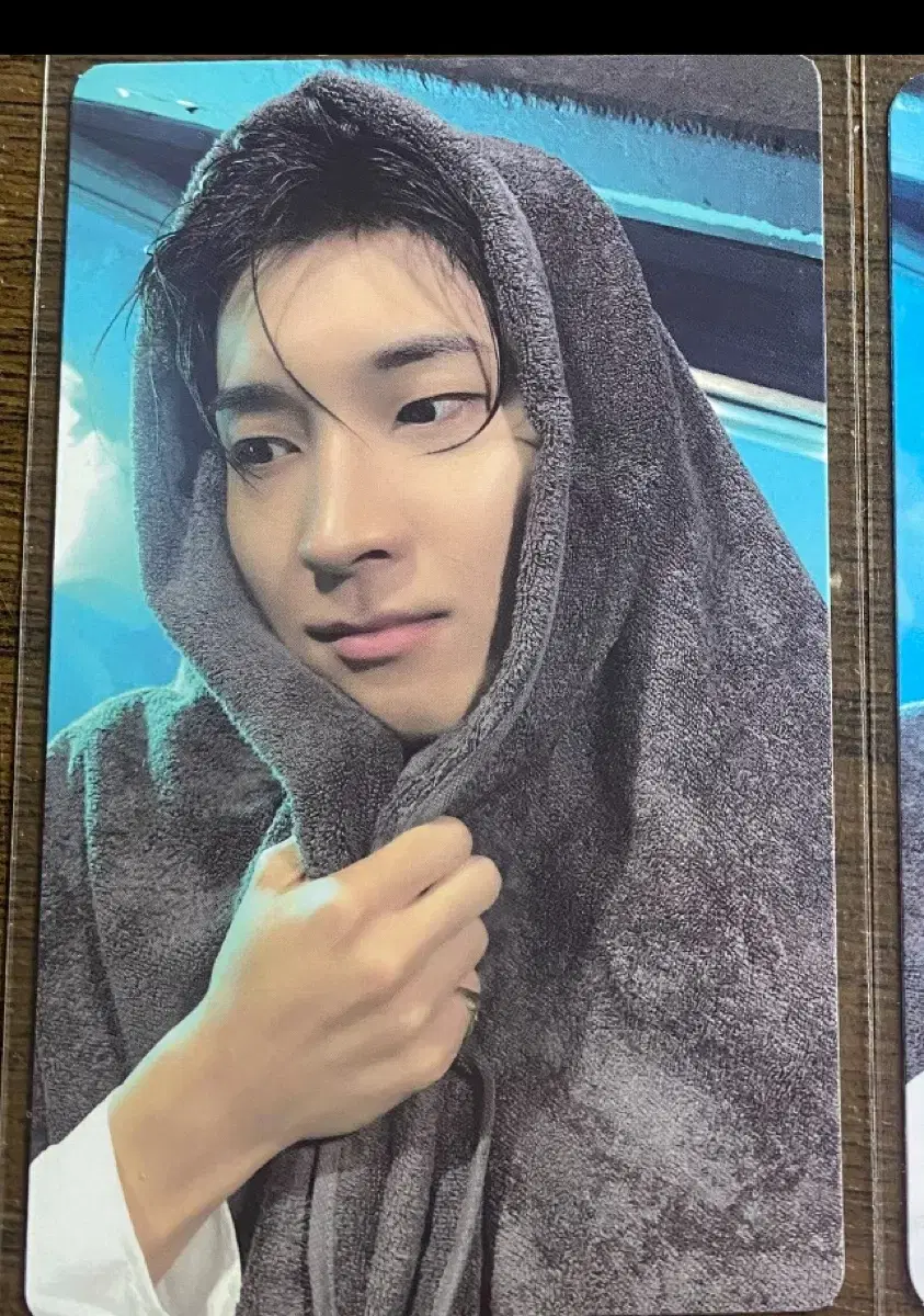 Source)Towel wonwoo ld photocard and magnet