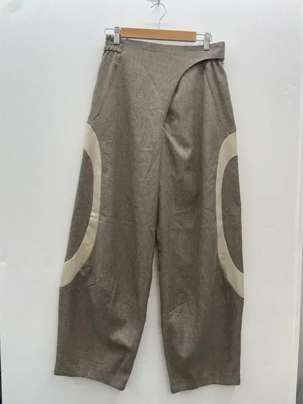 Large Montsenou Paneled Tapered Trousers Taupe Wide Trouser Sleeves Brand New