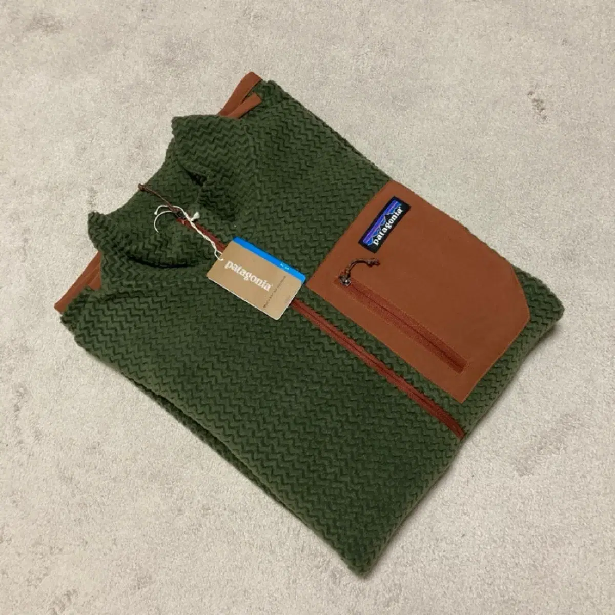 Patagonia R1 Straw Neck Size L New