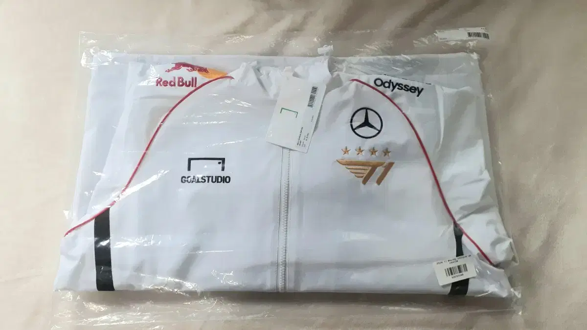 [M] T One Worlds Jacket No Marking Unsealed