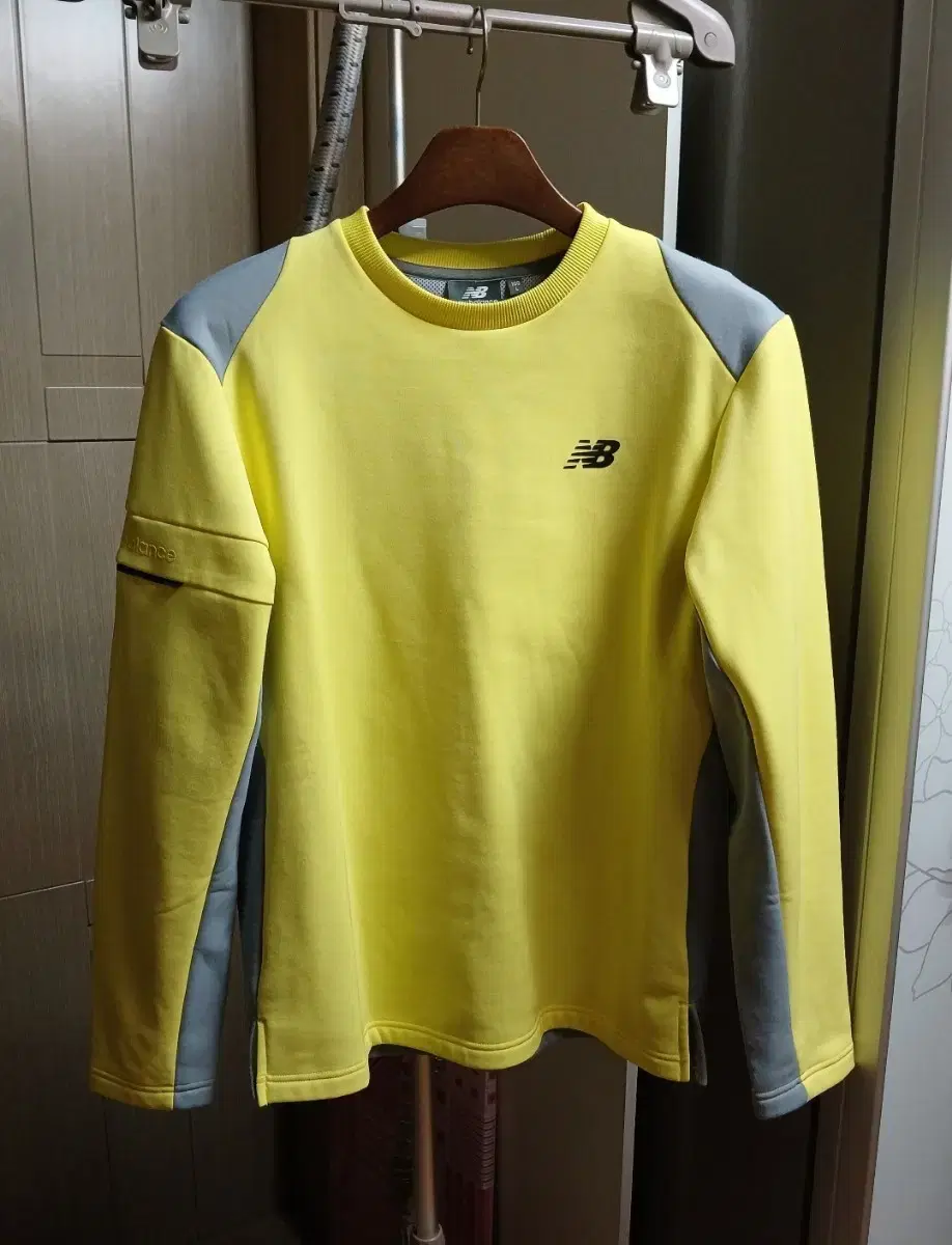 Men's New Balance Long Sleeve Tee (100)