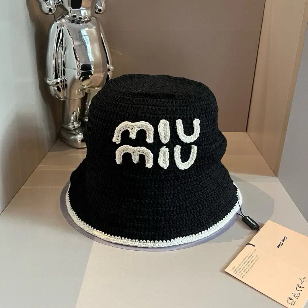 miumiu 낚시모자를 뜨다