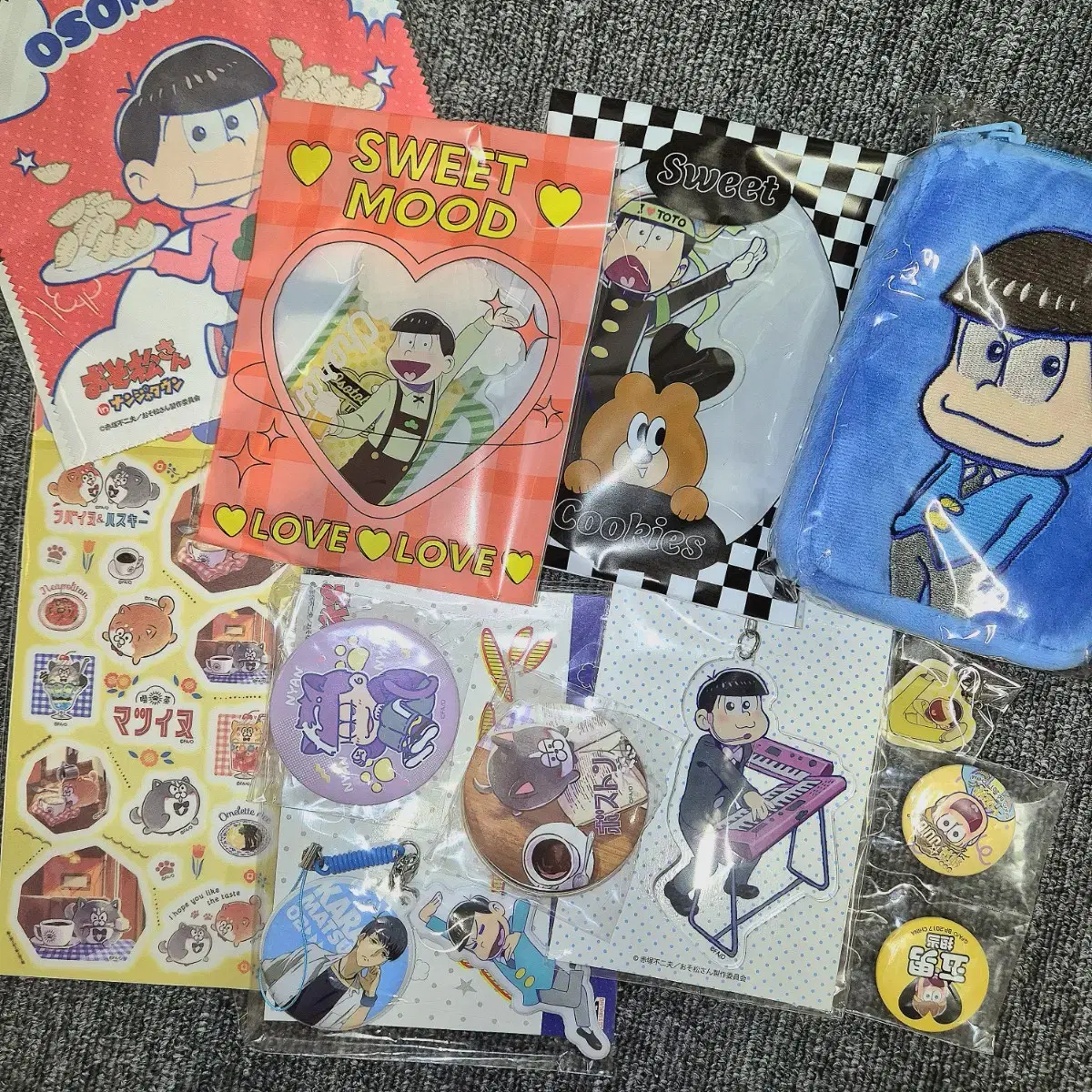 Bulk of 12 Osomatsu Prize goods