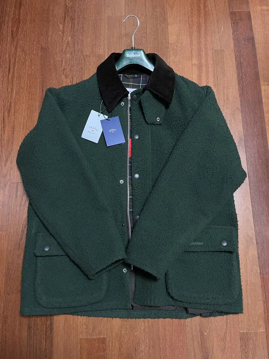 I'm selling the Noah Barber Casentino Videal in size M (olive color).