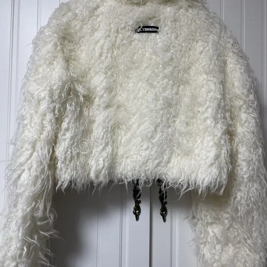 어글리쉐도우 CURLY CROPPED FUR JACKET(IVORY)