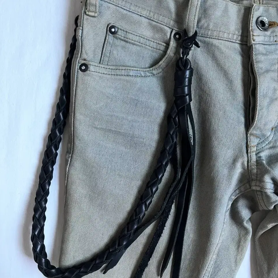 5351 Pour Les Hommes Leather Chain