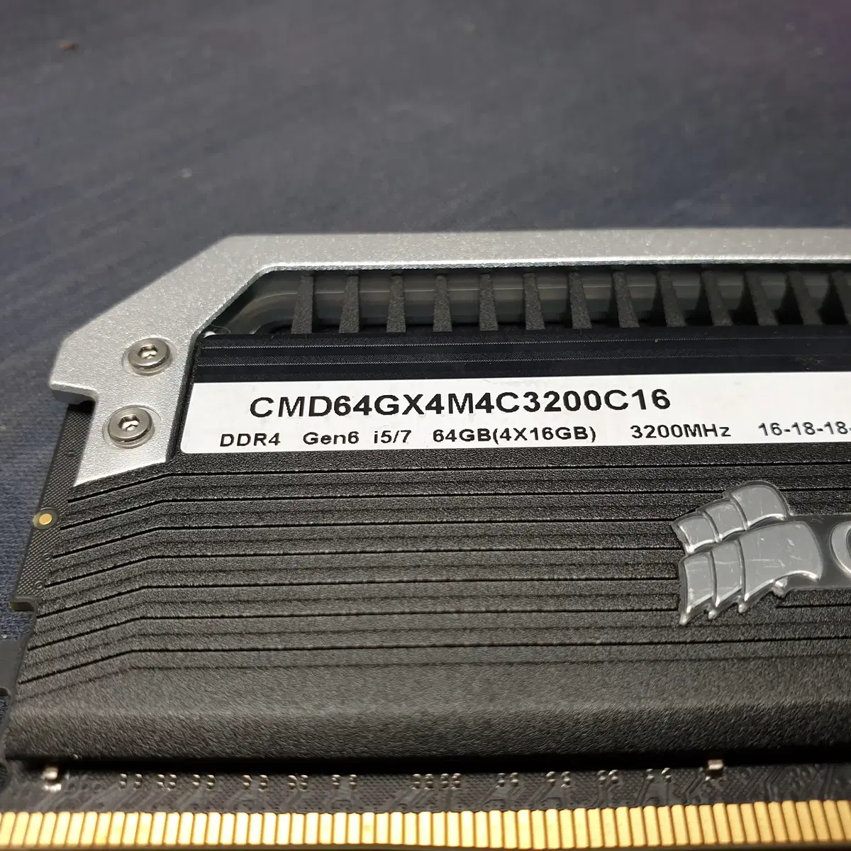 CORSAIR CMD64GX4M4C3200C16