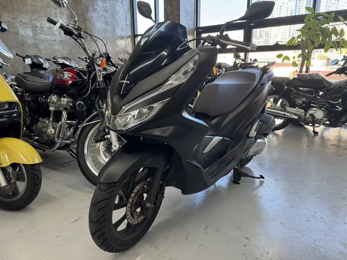 20년식 혼다 PCX125 (32,333km) 탑박스브라켓 장착