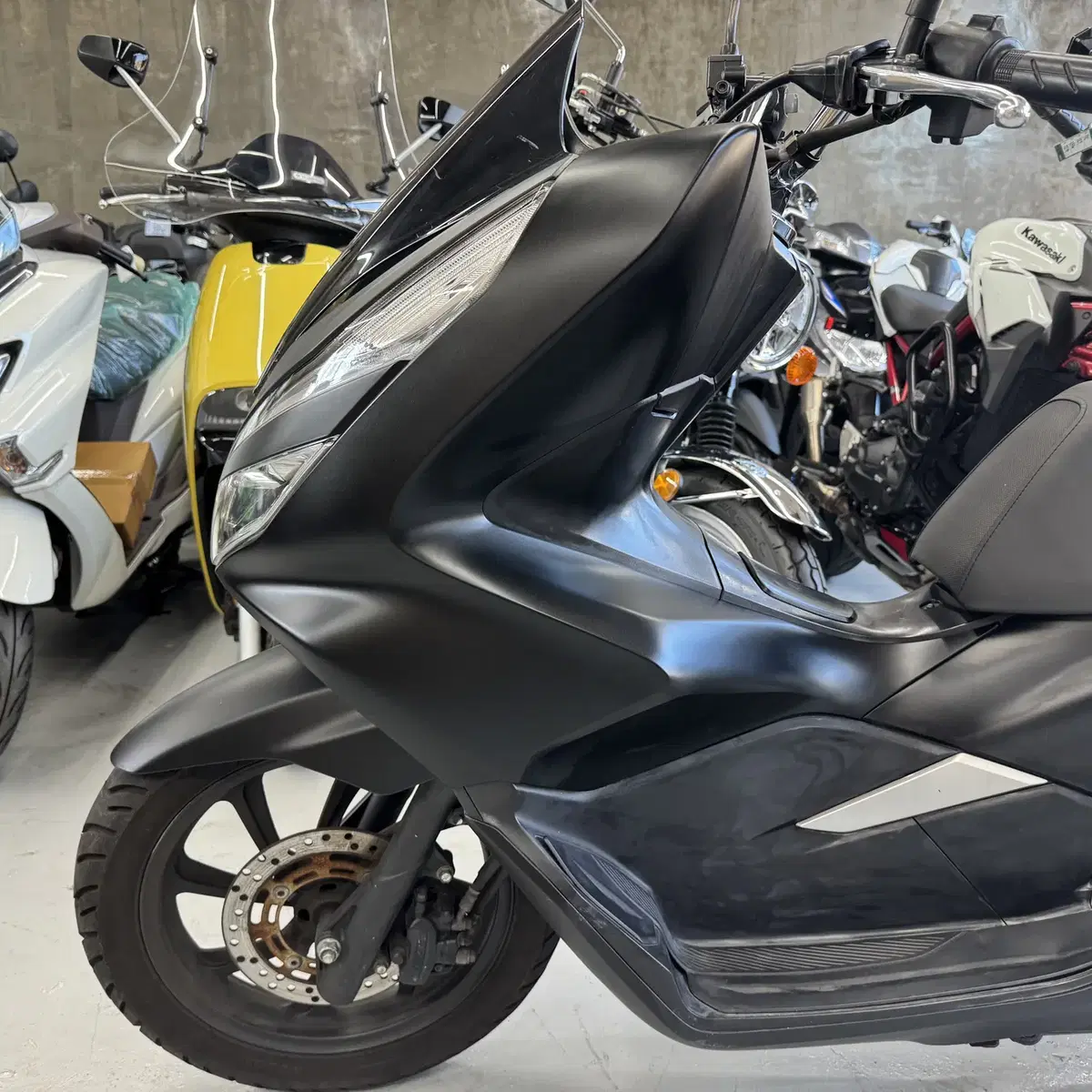 20년식 혼다 PCX125 (32,333km) 탑박스브라켓 장착